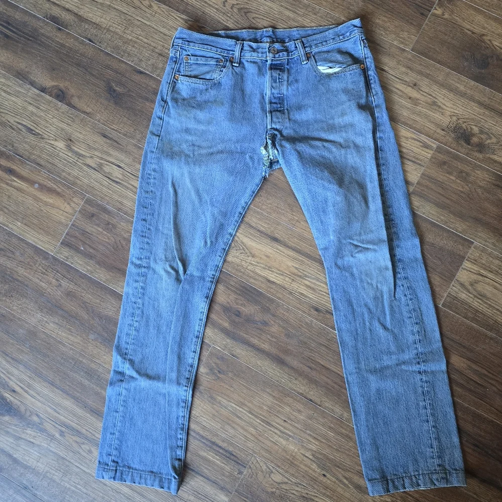 Levi's 501 Straightleg Jeans - Picture 3 of 9